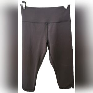 EUC Zyia black capri length leggings